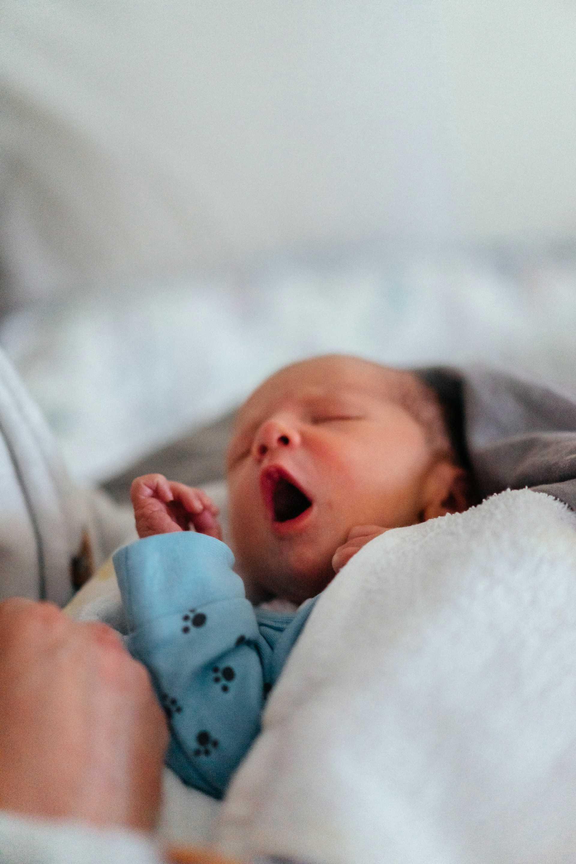 Newborn Feeding: On-Demand vs Schedule - Flexible Guide