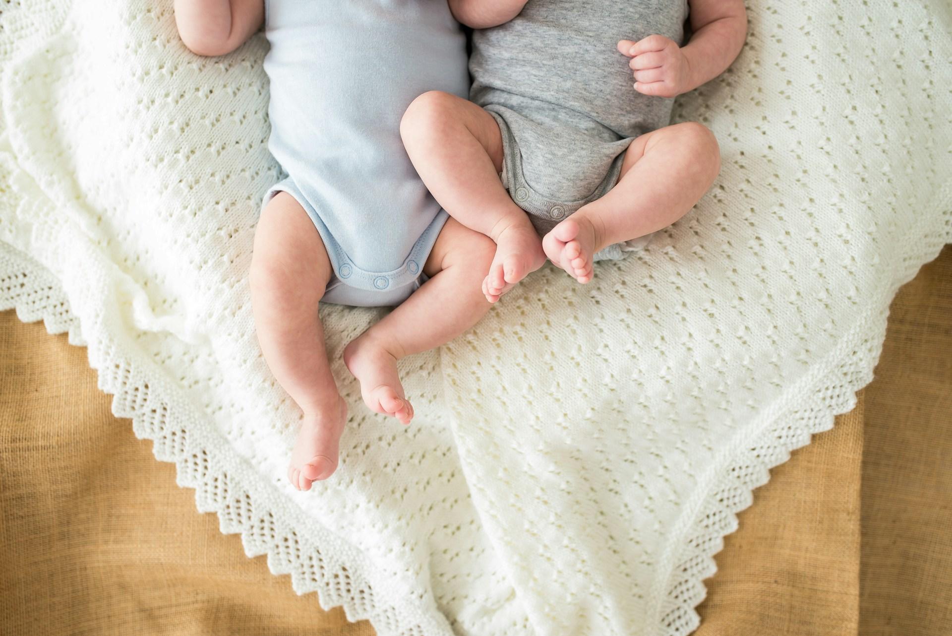 Practical Survival Guide for Newborn Twins' First Weeks