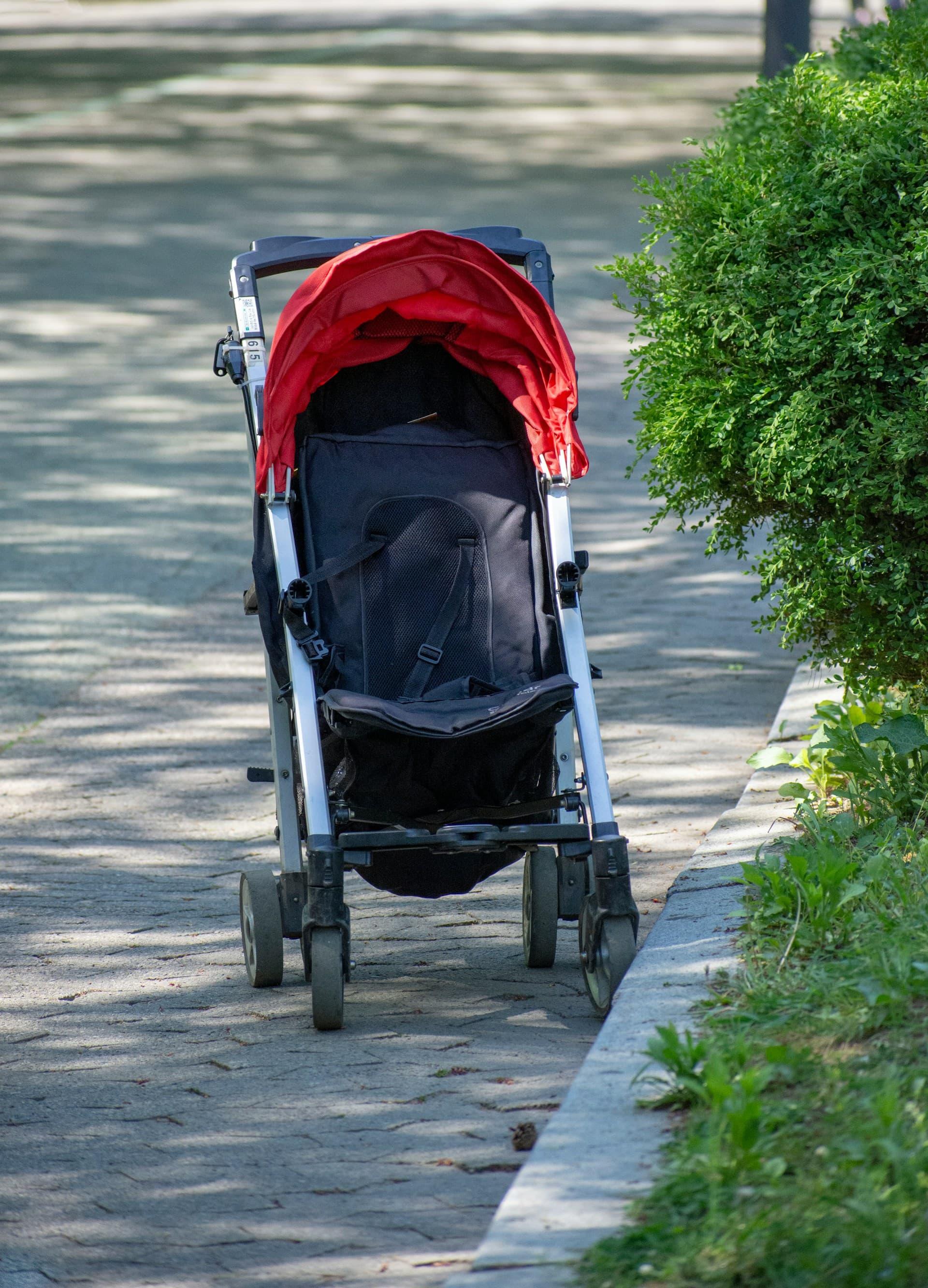 When Can a Baby Sit in a Stroller? Signs, Timing Guide